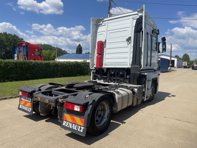 Renault Magnum 480 nyergesvontató – 3. kép
