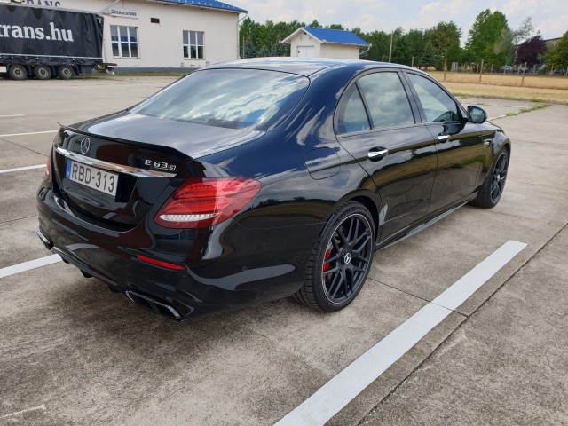 Mercedes-Benz e63 amg s 4matic // magyarországi – 3. kép