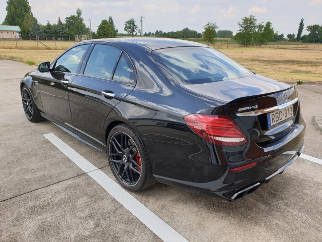 Mercedes-Benz e63 amg s 4matic // magyarországi – 4. kép